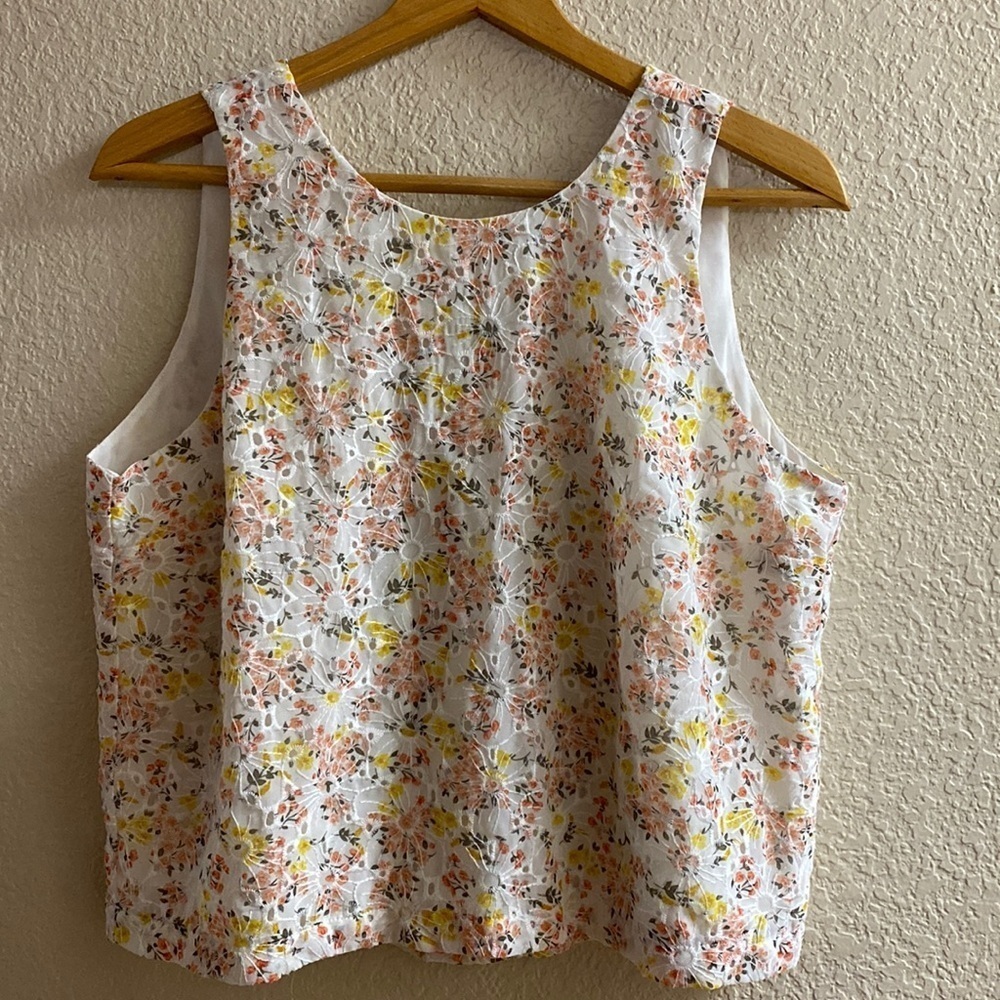ANN Taylor floral eyelet lace sleeveless flowy cropped tunic‎ top